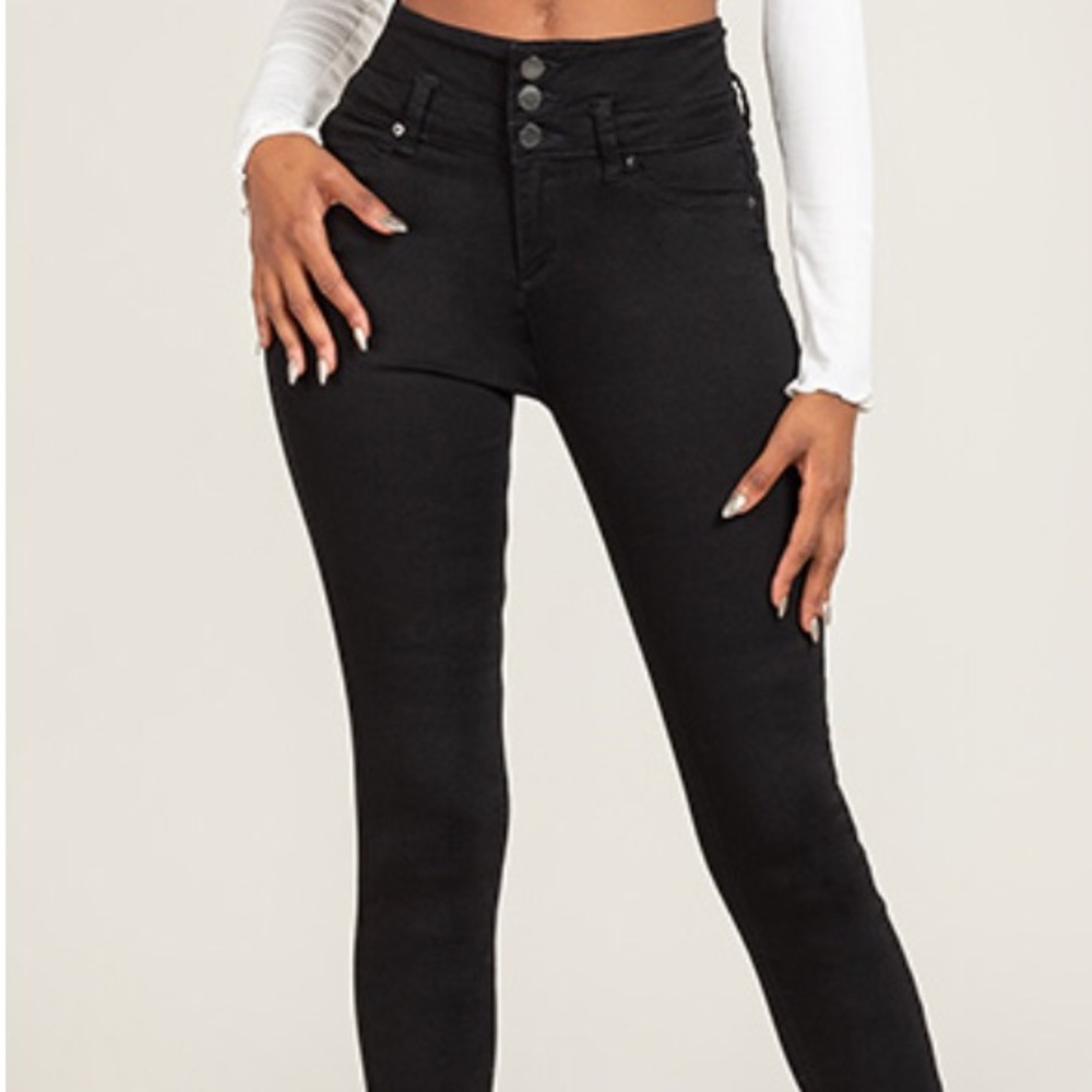 MOCI woman’s Black highwaist pant/ SZ 6